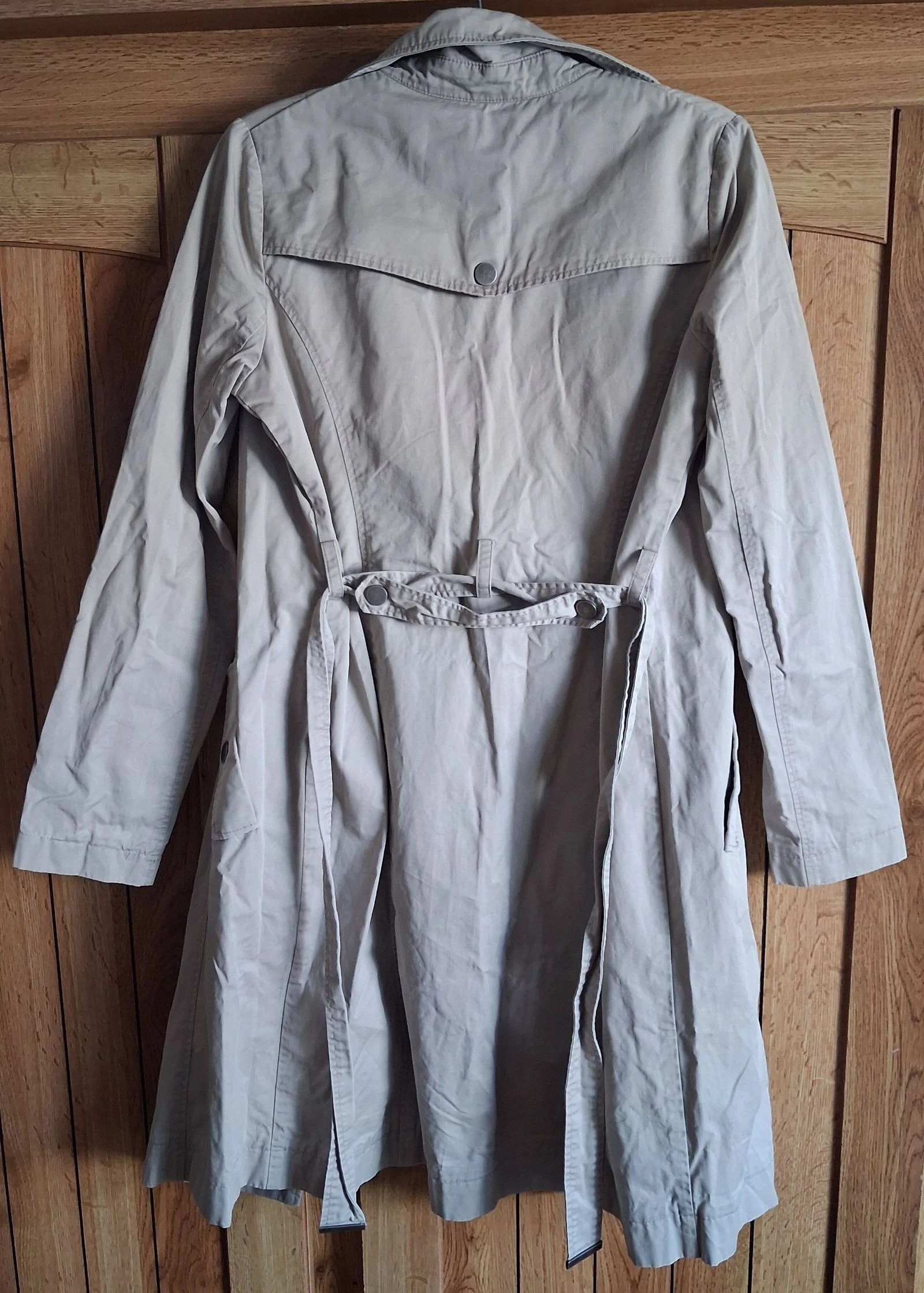 beige trench coat – photo 4
